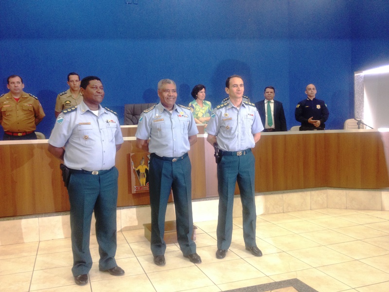 Na ordem, coronéis Muniz e Deusdete e o tenente-coronel Cunha - Ana Cristina Santos 