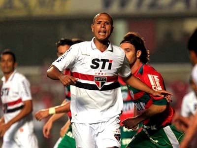 Luis Fabiano comemora: Tricolor voltou a vencer -