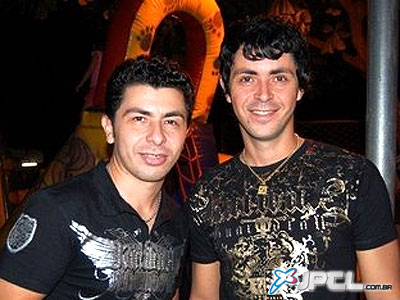 Já há 9 anos na estrada, a dupla desponta com três sucessos emplacados no MS como ?Campo Grande é Longe?, ?Se Quer Ir Vai? e ?Aconteceu de Novo?. Imperdível! -