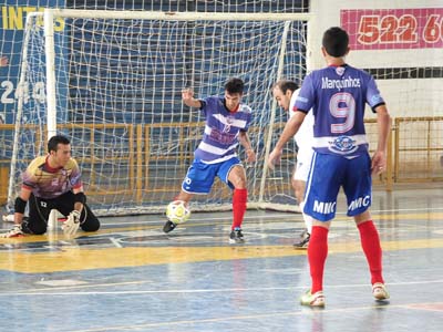 Jogadores prometeram dar o máximo para conquistar a taça do Aberto de Futsal - Jogadores prometeram dar o máximo para conquistar a taça do Aberto de Futsal -