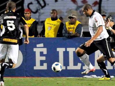 Adriano participou da derrota corintiana para o Botafogo no Pacaembu - Adriano participou da derrota corintiana para o Botafogo no Pacaembu -