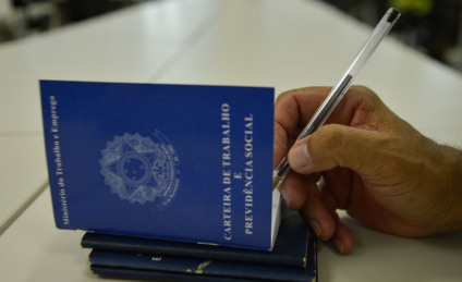 Pagamento do abono do PIS/Pasep começou em 27 de julho de 2017 - Arquivo/Agência Brasil