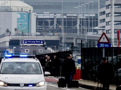 Aeroporto internacional de Bruxelas, na Bélgica, foi evacuado após duas fortes explosões que deixaram pelo menos 13 mortos  - Jonas Roosens/Agência Lusa
