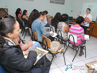 Especialista do Método Positivo ministrou curso para educadores -