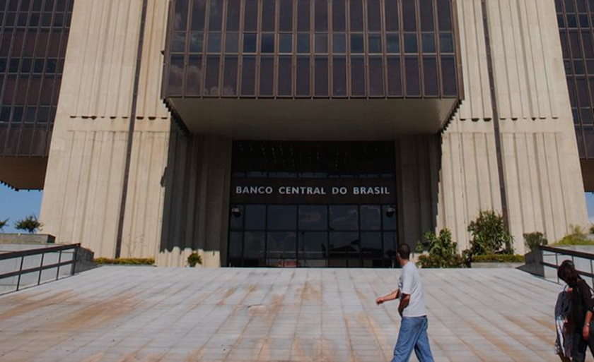 Passadas as eleições, Banco Central destacou que diminuíram as incertezas para a economia brasileira, com redução de preços de ativos, como o dólar - Arquivo/Wilson Dias/Agência Brasil