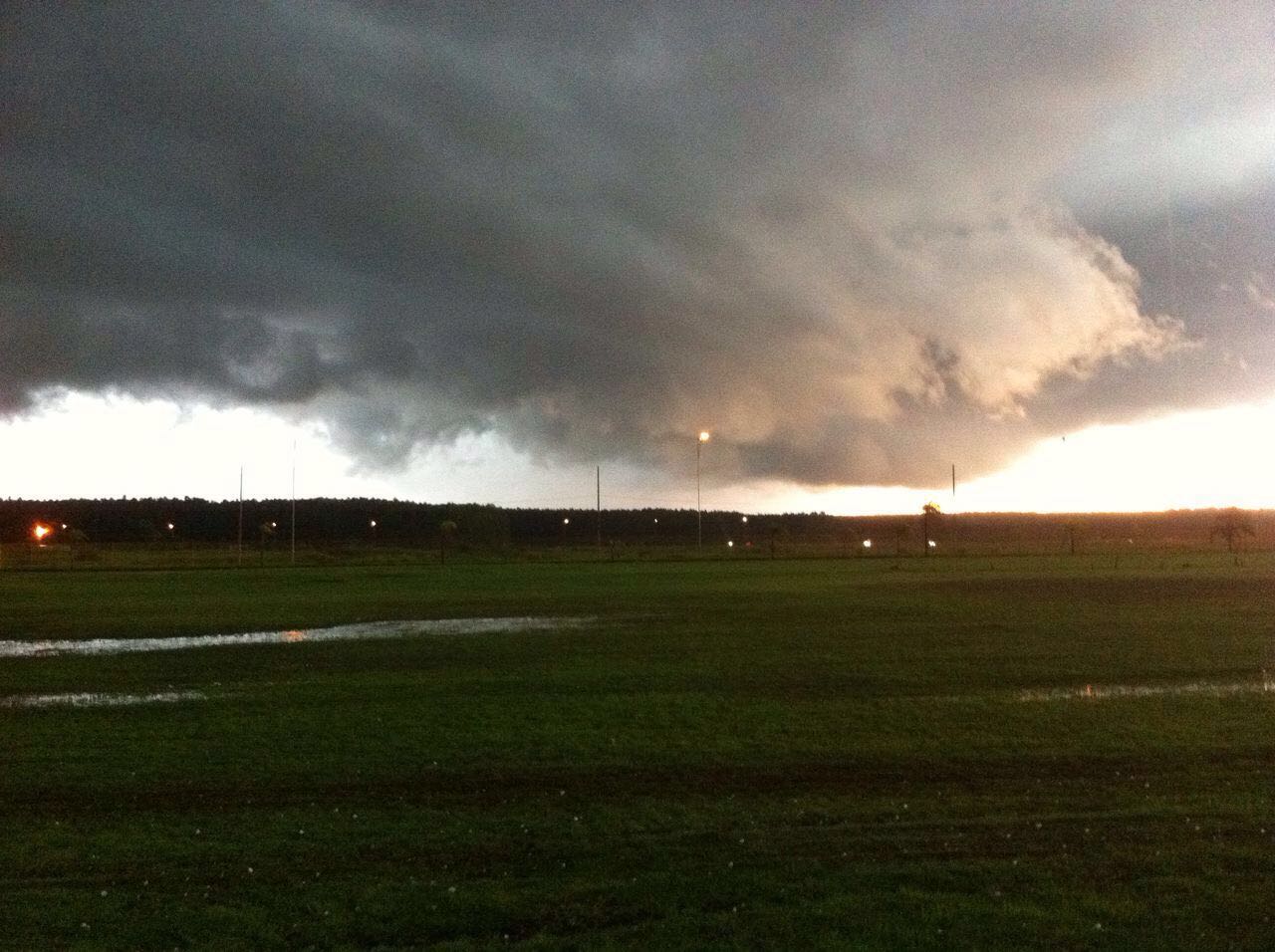 Nuvens grossas se formaram sobre a cidade nesta tarde de quarta-feira - Reprodução