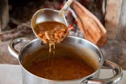 Geralmente feito com o feijão carioquinha, é um acompanhamento tradicional do arroz carreteiro ou do macarrão de comitiva - Foto: Arquivo Paulo Machado