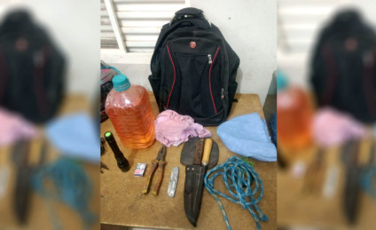 Mochila encontrada com agressor: Faca, corda e galão de gasolina chamaram atenção dos policiais - Divulgação