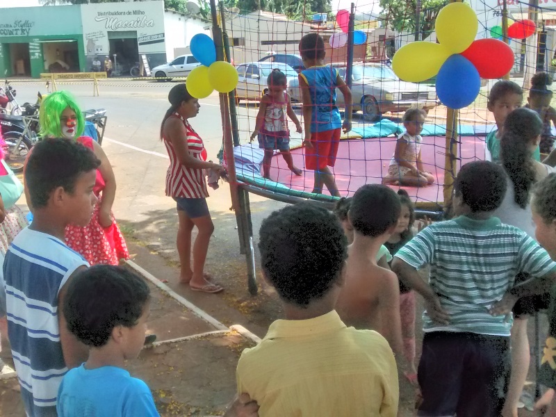 Talita Matsushita/JP - Crianças tiveram diversas atrações durante o dia, em Paranaíba