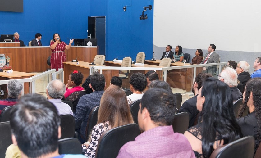 Diversas pessoas foram homenageadas durante Sessão Solene  na Câmara - Divulgação