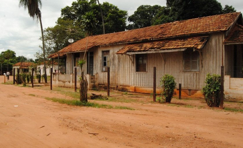 Casas de madeiras construídas na Esplanada da NOB atrapalham a continuidade de ruas - Arquivo/JPNEWS