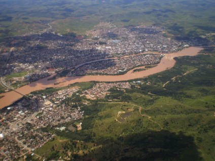 No dia 5 de novembro, a barragem do Fundão, em Mariana (MG), se rompeu e formou uma onda de lama que destruiu o povoado de Bento Rodrigues - Divulgação