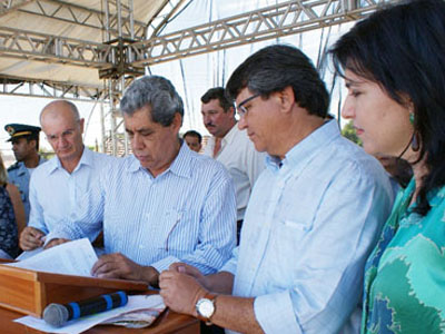 A solenidade foi realizada na Praça da Pedra, no centro da cidade e contou com o tradicional desfile cívico - A solenidade foi realizada na Praça da Pedra, no centro da cidade e contou com o tradicional desfile cívico -