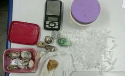 Irmãos são flagrados com drogas enterradas em quintal de casa no Jardim Oiti - Divulgação