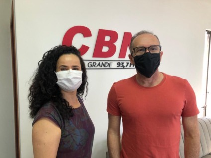 Colunista Luciane Mamoré e o fotógrafo Denilson Machado na Rádio CBN Campo Grande - Foto: Thais Cintra