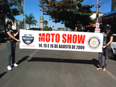 No último sábado (8), membros do Rotary Clube participaram de um pedágio na avenida Antonio Trajano -