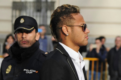 A investigação do MPF acusa Neymar de ter cometido três vezes o crime de sonegação e outras seis de falsidade ideológica - Divulgação