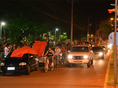 Festa pela conquista do título se estendeu até 3 horas da madrugada - Festa pela conquista do título se estendeu até 3 horas da madrugada -