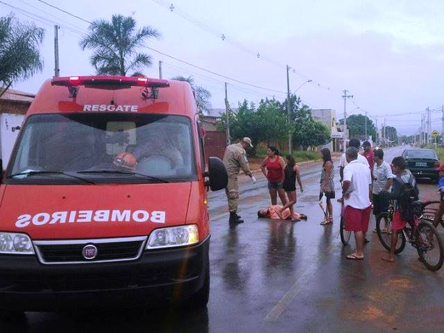 Acidente foi registrado na manhã deste domingo, na rua Quixeramobim, no bairro Santa Luzia - Cláudio Junior/JP e TVC