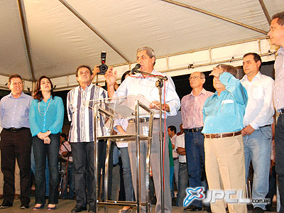 Governador e sua comitiva chegaram à Estação Ferroviária, percorrendo breve trecho de trem -