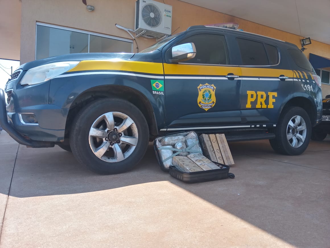 PRF aprende 15kg de maconha e 2Kg de Skank em ônibus na BR 262 em Três Lagoas - Imagens cedidas/PRF