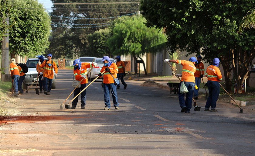 Turma da varrição deixando a cidade "um brilho" - Danielle Leduc