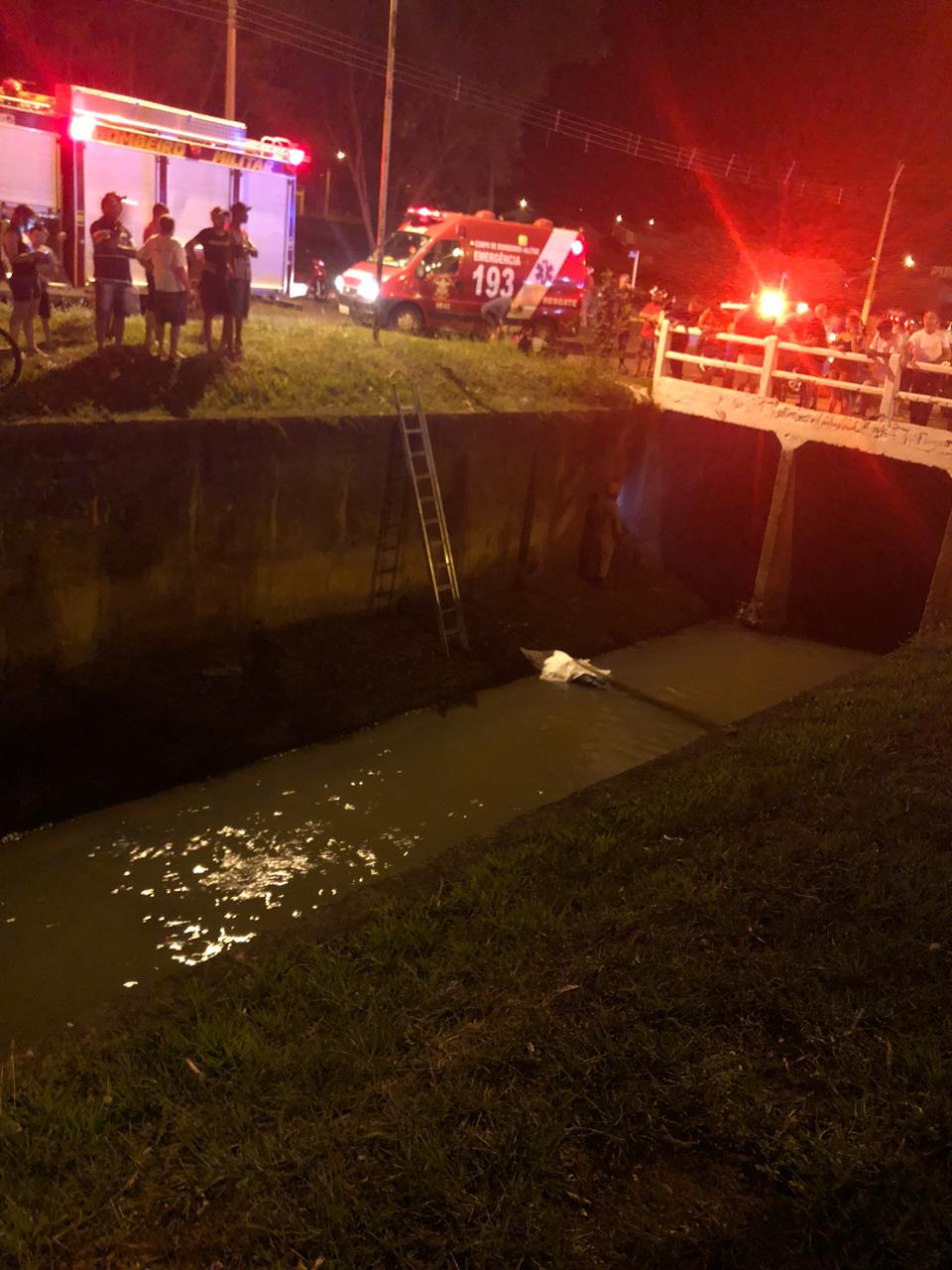 Com o impacto o motociclista foi arremessado no córrego  Fazendinha - Valéria Freiras/JPNEWS