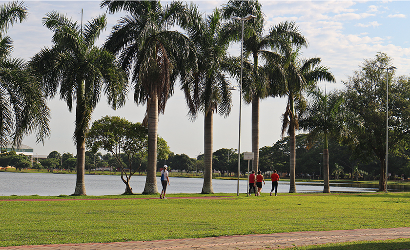 Movimento tímido de praticantes de exercícios físicos na manhã de hoje (5), na Lagoa Maior - Danielle Leduc/JP