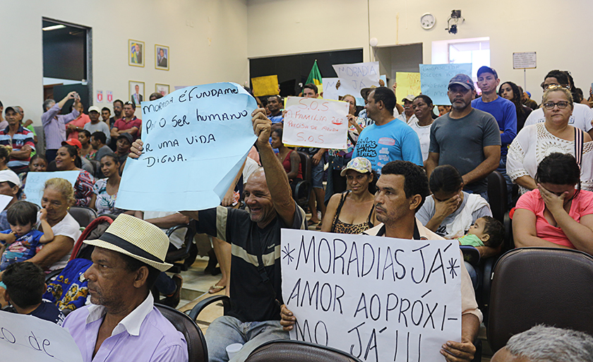 Invasores de área particular pedem infraestrutura em ato na Câmara de Três Lagoas - Danielle Leduc