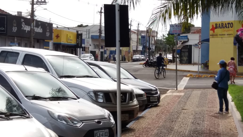 Agentes são intimidados por alguns usuários do estacionamento rotativo ao realizar cobrança - Alex Santos