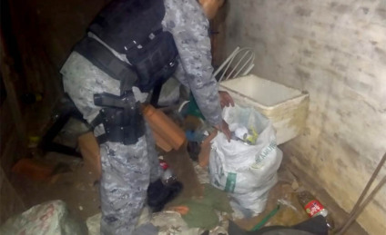 A mãe do suspeito autorizou os policiais realizarem buscas na casa - Divulgação/PM