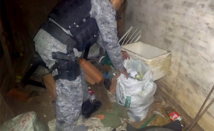 A mãe do suspeito autorizou os policiais realizarem buscas na casa - Divulgação/PM