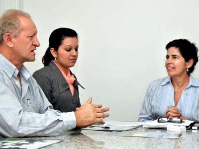 Márcia Moura (dir.) assinou nesta sexta 23 escrituras de doação -