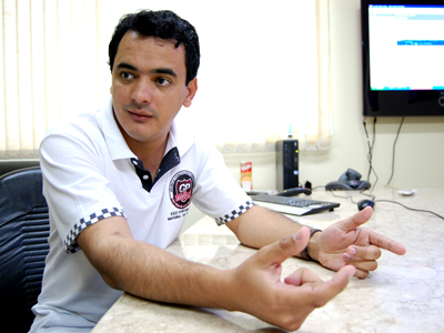 O gerente administrativo, Aquiles Nogueira, comenta que se as cargas fossem menores seria possível contratar mais funcionários -