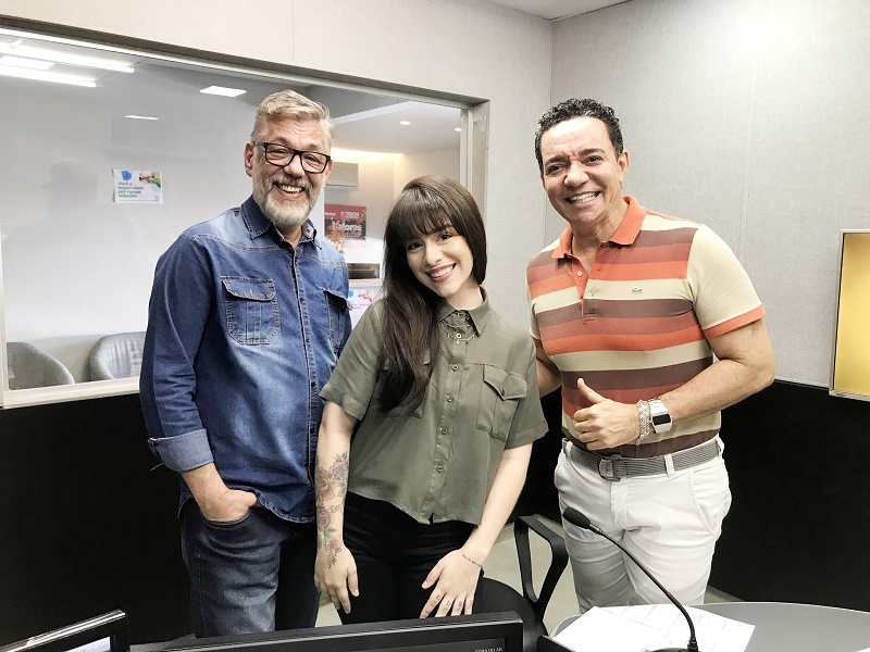 Antônio Luiz (Totó), Beatriz Rodas (Bia) e Dinho Costa nos bastidores do programa - Fernando Moraes/RCN