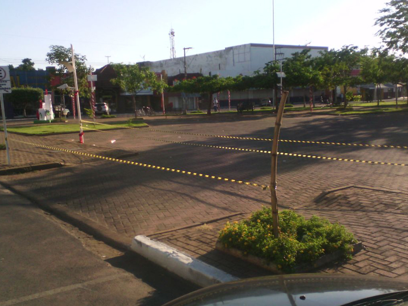 Durante o período em que ocorrer o reality, o estacionamento da praça permanece isolado - Luciano Briquet e Cláudio Pereira/JP