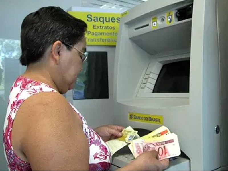 Servidores têm a garantia do pagamento em conta no primeiro dia útil de cada mês - Edemir Rodrigues Servidores têm a garantia do pagamento em conta no primeiro dia útil de cada mês - Edemir Rodrigues