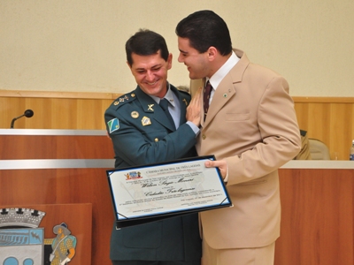 Major recebe o título do vereador Tonhão - Major recebe o título do vereador Tonhão -