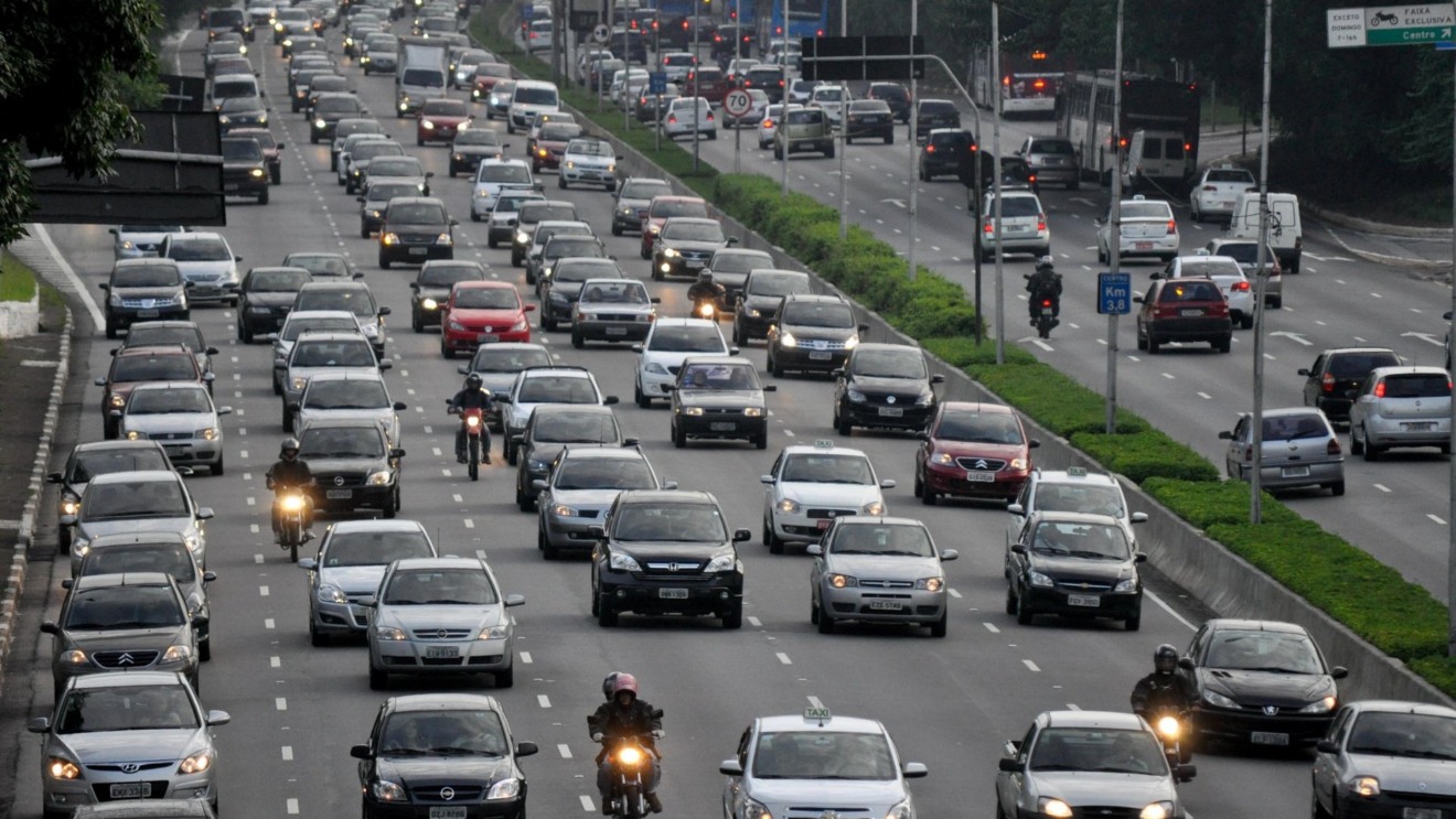 Imposto sobre Propriedade de Veículo Automotor (IPVA) e o Seguro Obrigatório (DPVAT) são as primeiras taxas a serem pagas - Ilustração Imposto sobre Propriedade de Veículo Automotor (IPVA) e o Seguro Obrigatório (DPVAT) são as primeiras taxas a serem pagas - Ilustração