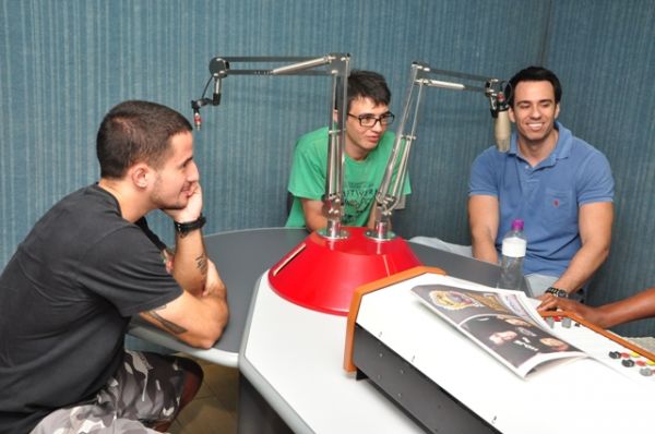 O trio esteve na rádio Cultura FM, 106,5 Mhz, empresa do Grupo RCN de Comunicação - O trio esteve na rádio Cultura FM, 106,5 Mhz, empresa do Grupo RCN de Comunicação -