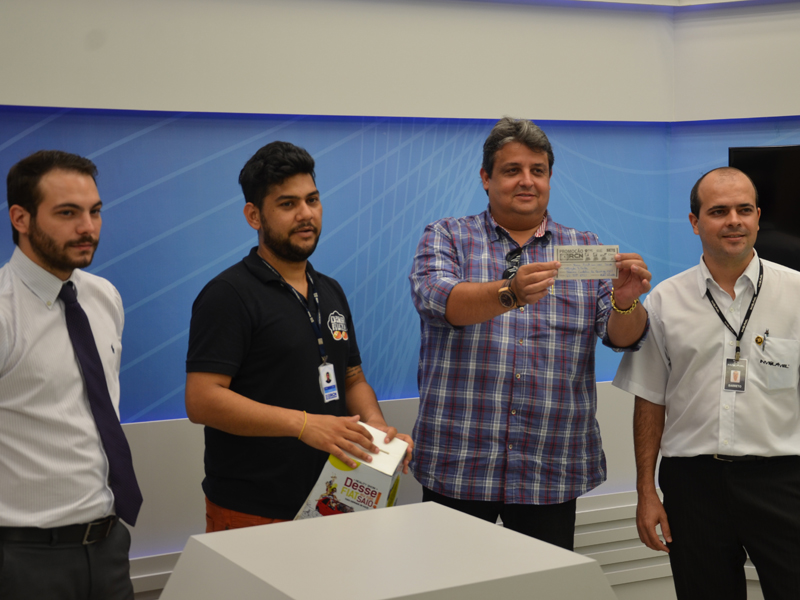 Sorteio contou com a participação do advogado do Grupo RCN de Comunicação, Lucas Congro e dos representantes da Inviolável Monitoramento e da Total Corretora de Seguros - Claudio Pereira/JP Sorteio contou com a participação do advogado do Grupo RCN de Comunicação, Lucas Congro e dos representantes da Inviolável Monitoramento e da Total Corretora de Seguros - Claudio Pereira/JP