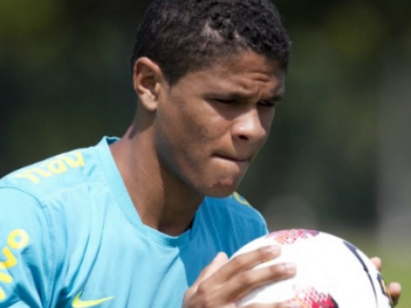 Douglas Santos foi convocado pelo técnico Dunga para partidas da seleção nas Eliminatórias da Copa 2015 - Divulgação/CBF