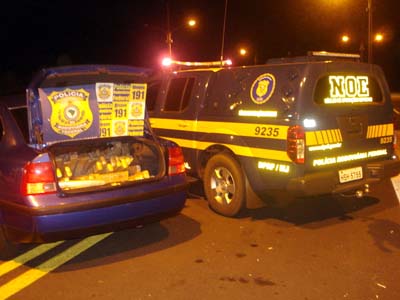 Veículo abordado e a suspeita confirmada pela polícia -