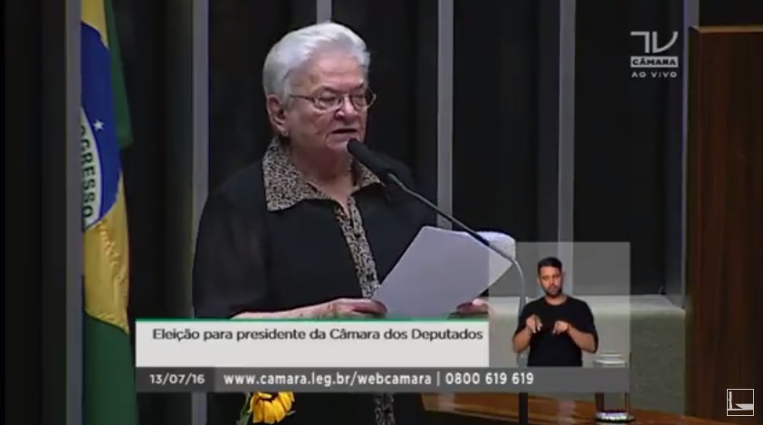 Deputada Luiza Erundina discursa durante a sessão - Reprodução Deputada Luiza Erundina discursa durante a sessão - Reprodução