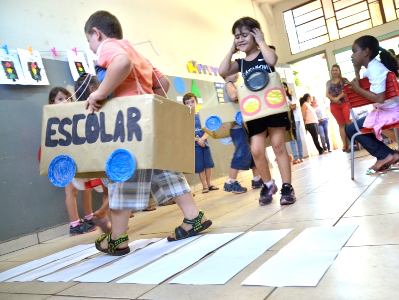 Projeto tem finalidade de alertar e educar as pessoas para o trânsito em escolas municipais - Divulgação