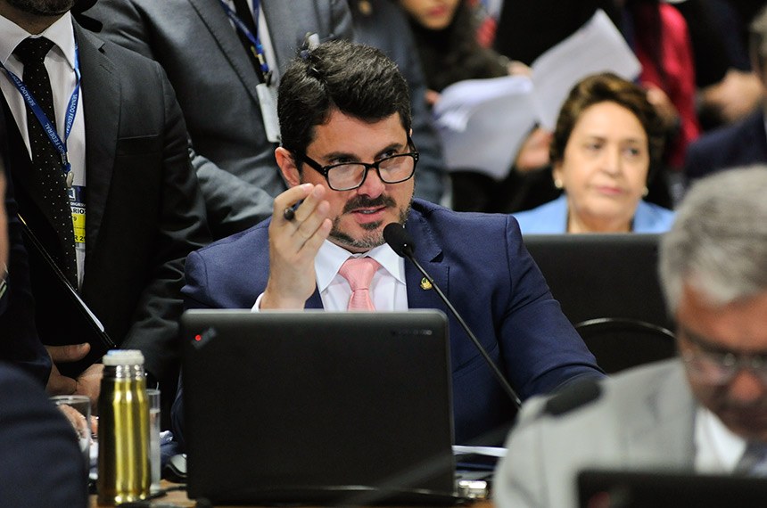 O relator na na Comissão de Constituição, Justiça e Cidadania, senador Marcos do Val (Cidadania-ES) defende a constitucionalidade do decreto presidencial - Foto: Jane de Araújo/Agência Senado