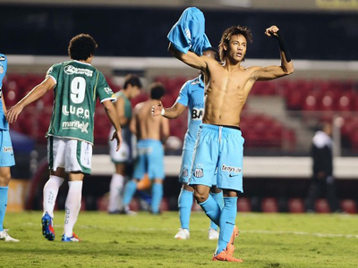 Neymar comemora mais um feito: 104 gols pelo Santos -