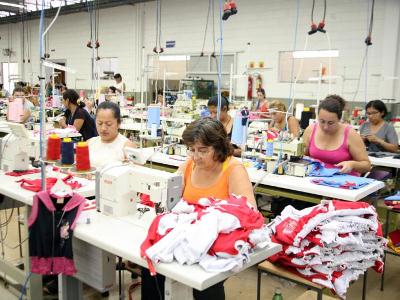 Ritmo de produção acelerado nas fábricas -