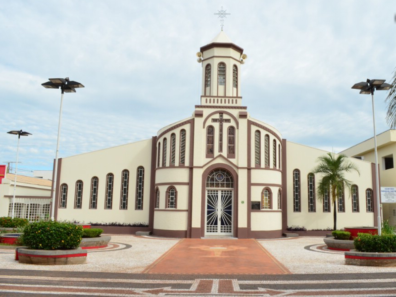 Igreja fica na Praça da República, n° 225, no centro da cidade - ParadaDez