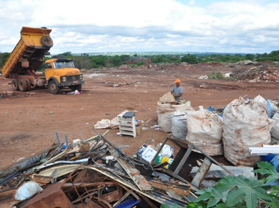 Restos de materiais da construção serão destinados ao local -